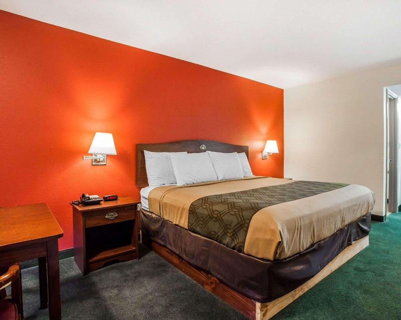 Econo Lodge Jefferson City Area image