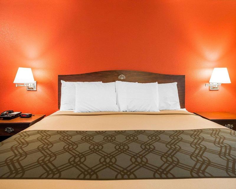 Econo Lodge Jefferson City Area image