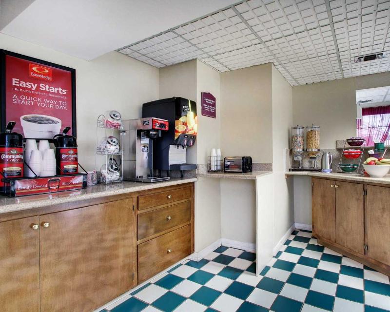 Econo Lodge Laurel image