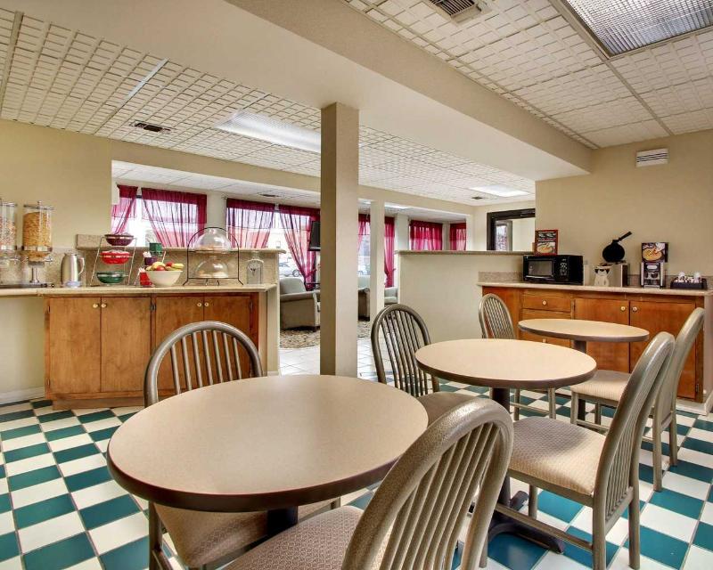Econo Lodge Laurel image