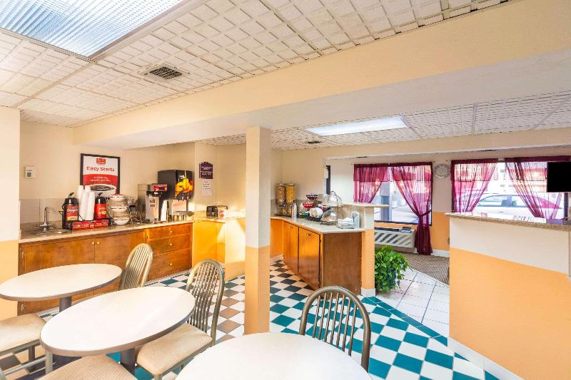Econo Lodge Laurel image