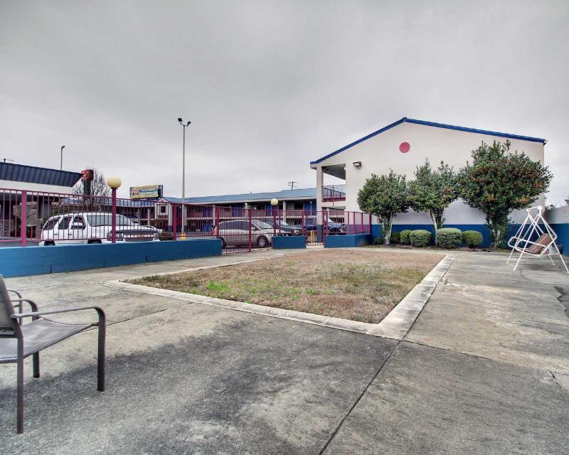 Econo Lodge Laurel image