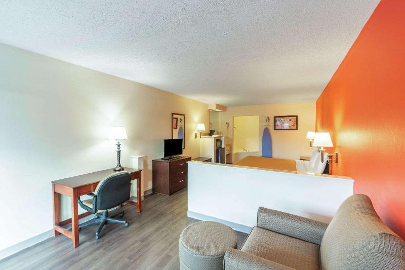 Econo Lodge Laurel image
