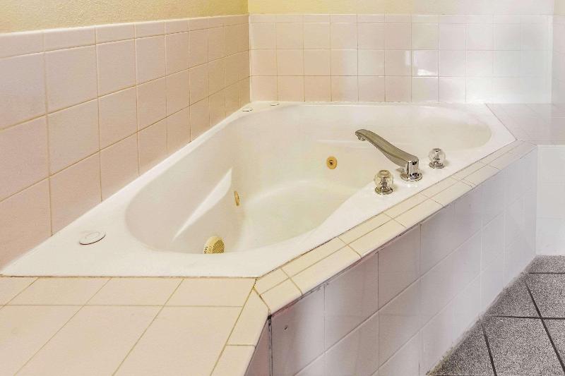 Econo Lodge Laurel image
