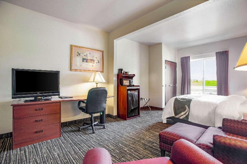 Quality Inn Parsons North image