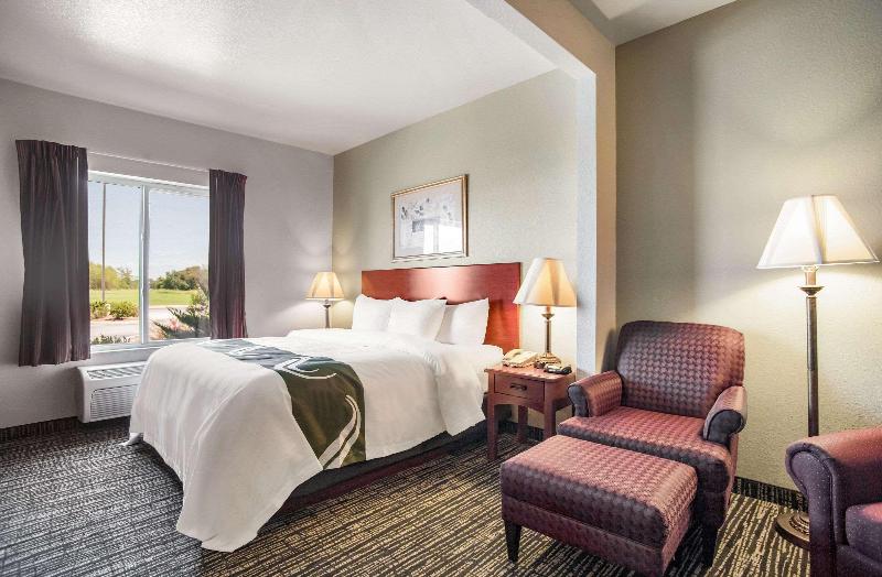 Quality Inn Parsons North image