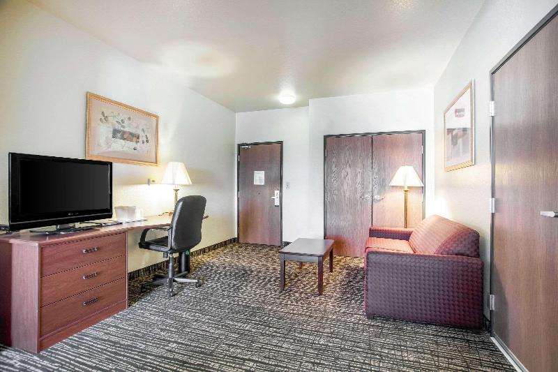 Quality Inn Parsons North image