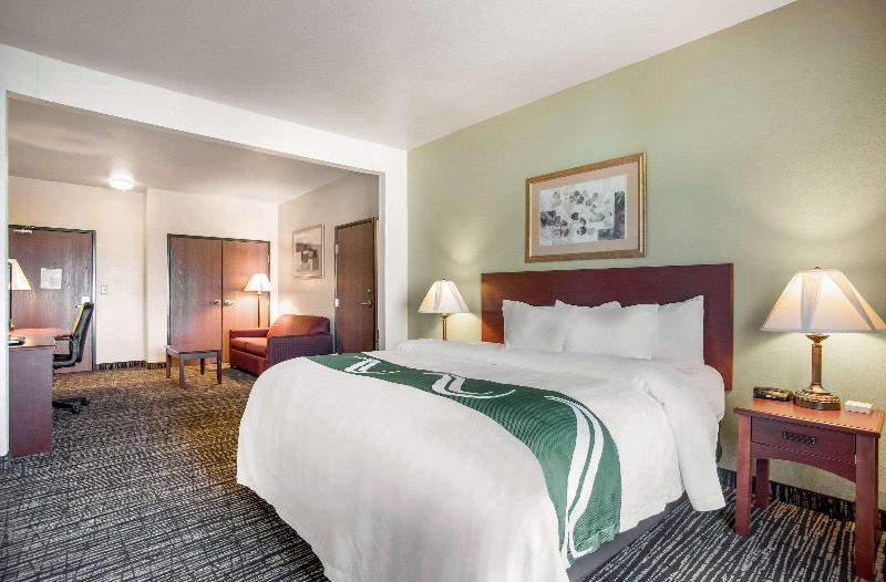 Quality Inn Parsons North image