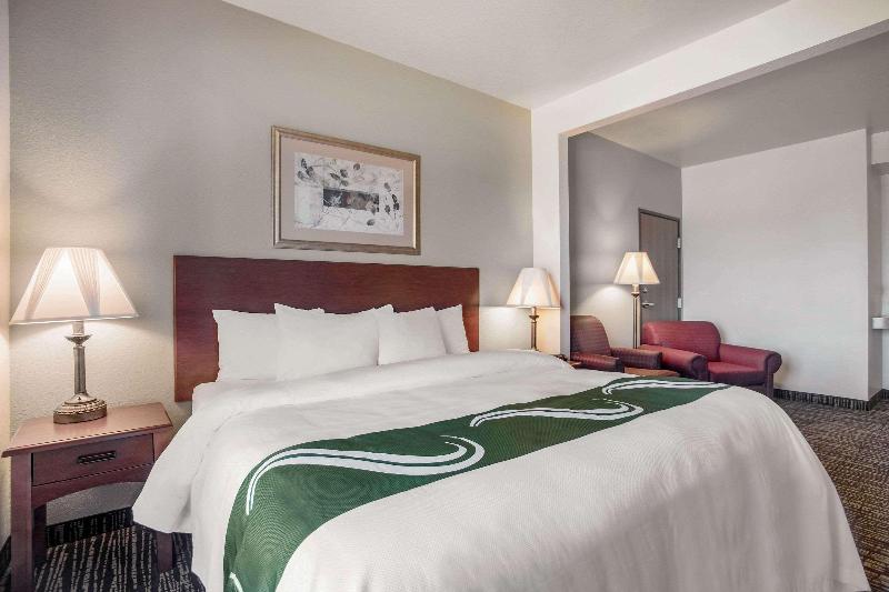 Quality Inn Parsons North image
