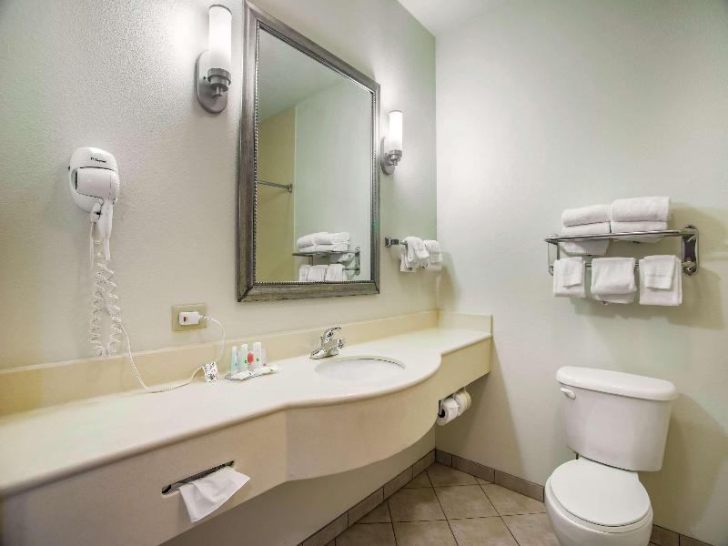 Quality Inn Parsons North image