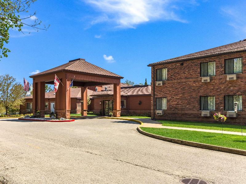 Quality Inn Petoskey Area image