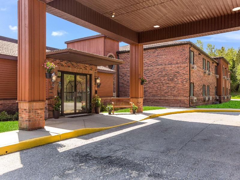 Quality Inn Petoskey Area image