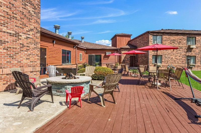 Quality Inn Petoskey Area image