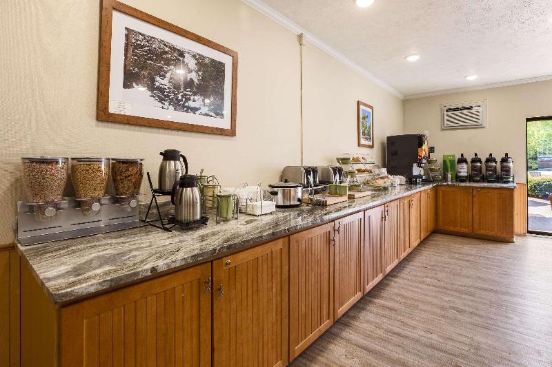 Quality Inn Petoskey Area image