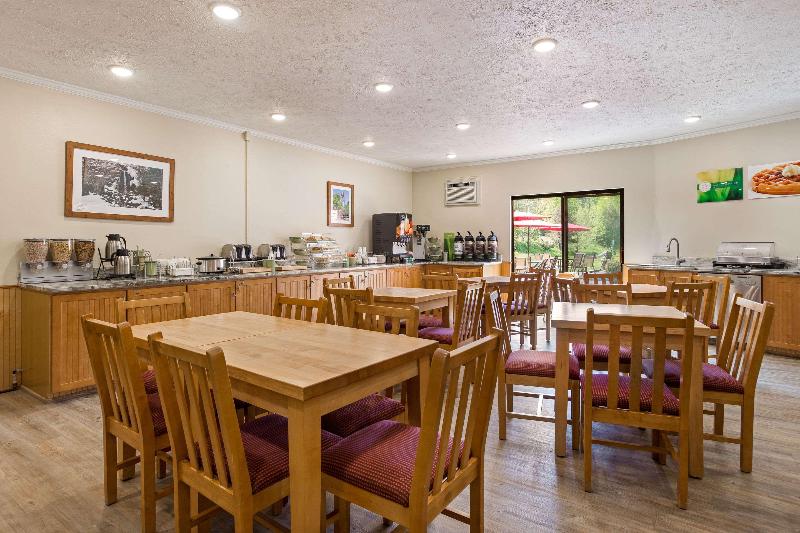 Quality Inn Petoskey Area image