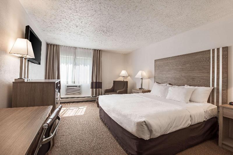 Quality Inn Petoskey Area image