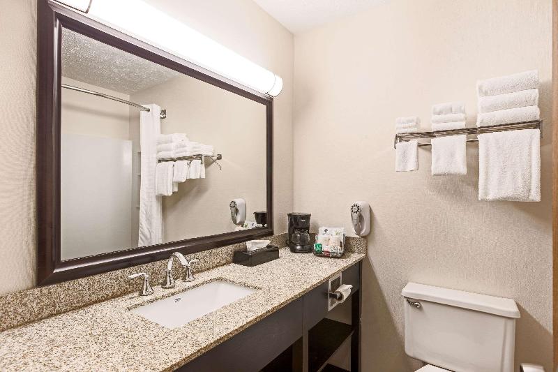 Quality Inn Petoskey Area image