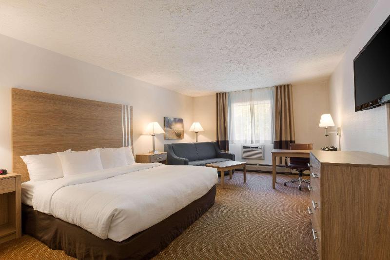 Quality Inn Petoskey Area image