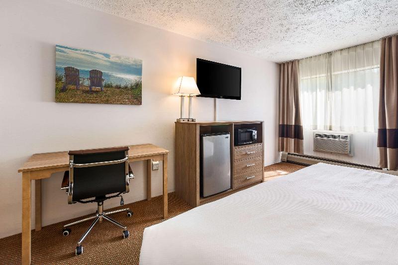Quality Inn Petoskey Area image