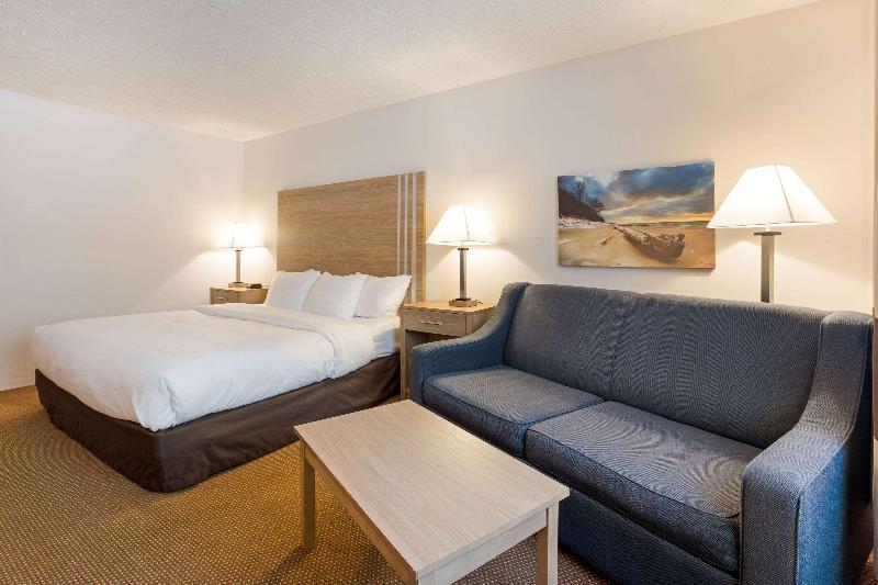Quality Inn Petoskey Area image