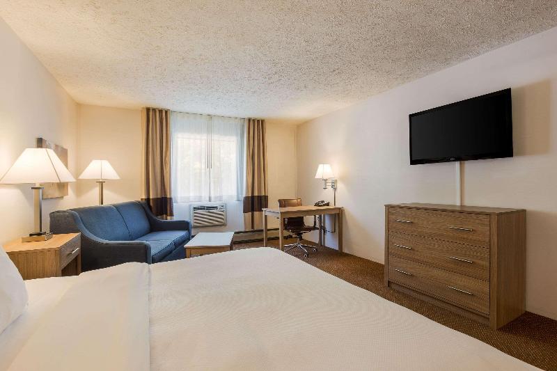Quality Inn Petoskey Area image