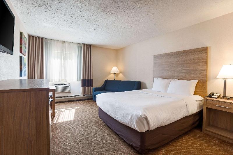 Quality Inn Petoskey Area image