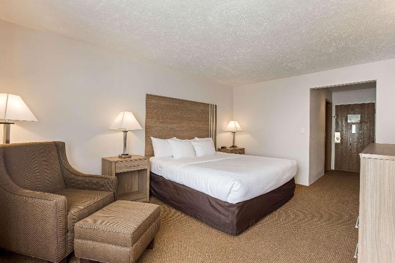 Quality Inn Petoskey Area image