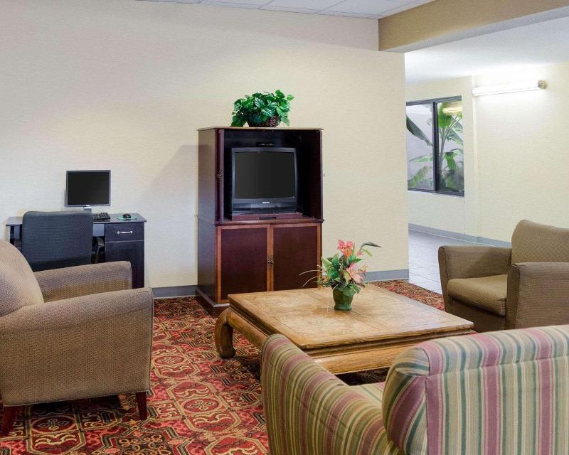 Econo Lodge Yazoo City image