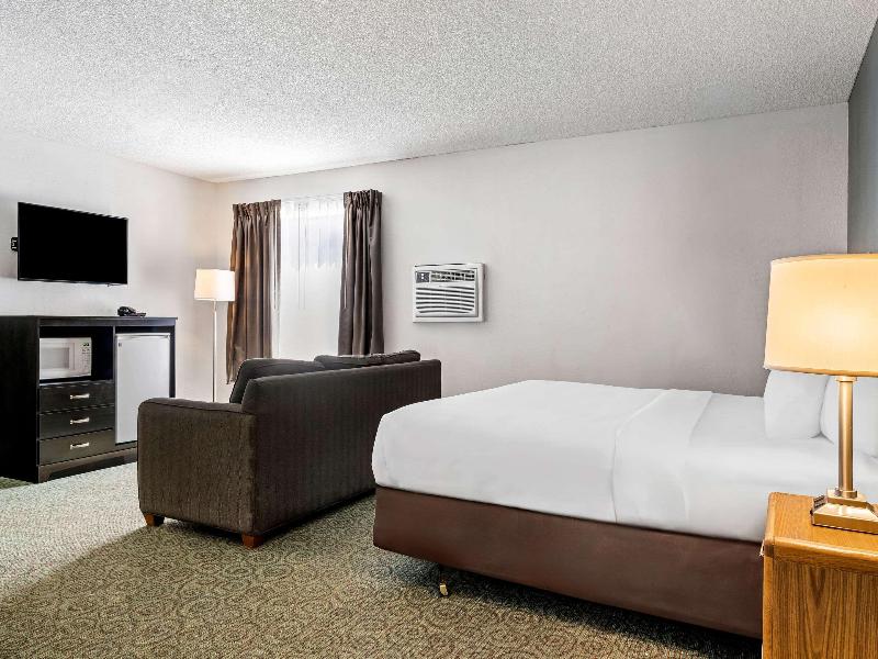 Econo Lodge West End image