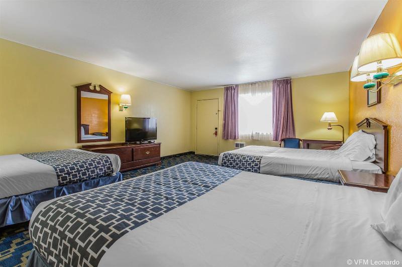Econo Lodge image