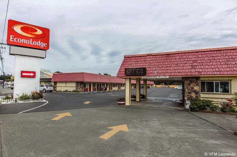 Econo Lodge image