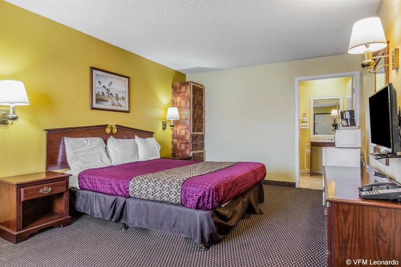 Econo Lodge image