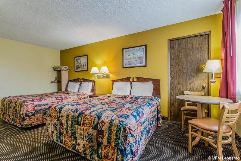 Econo Lodge image