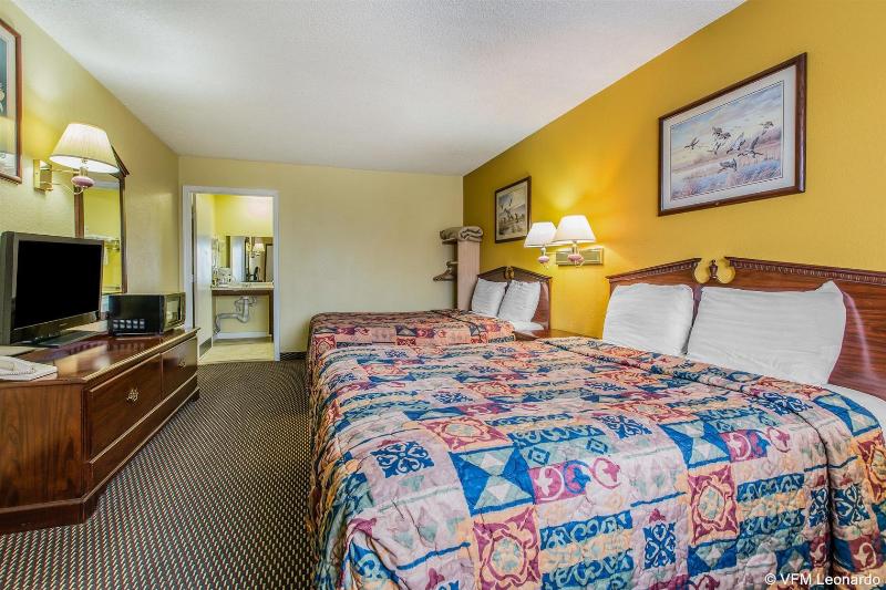Econo Lodge image
