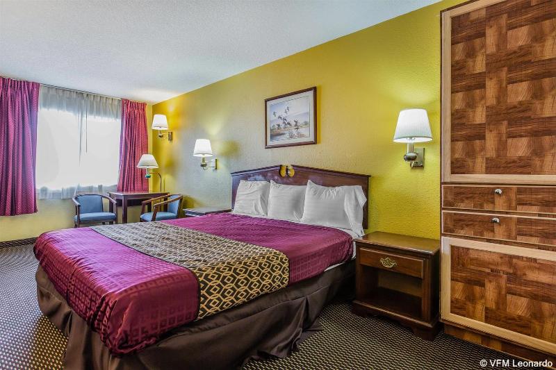 Econo Lodge image