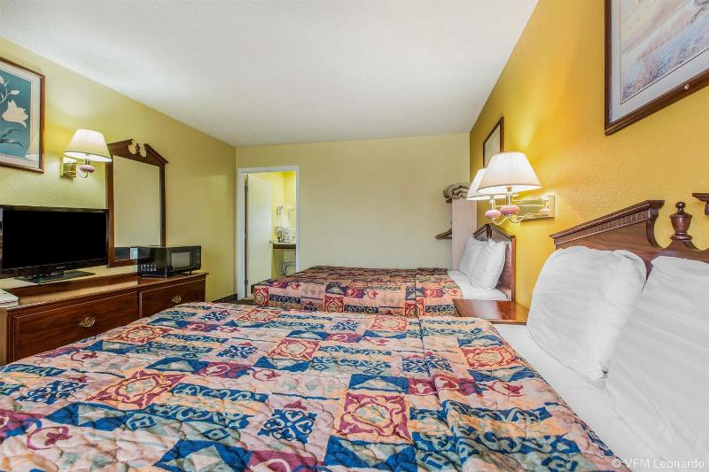 Econo Lodge image