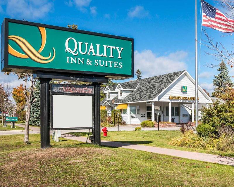 Quality Inn AND Suites Beachfront