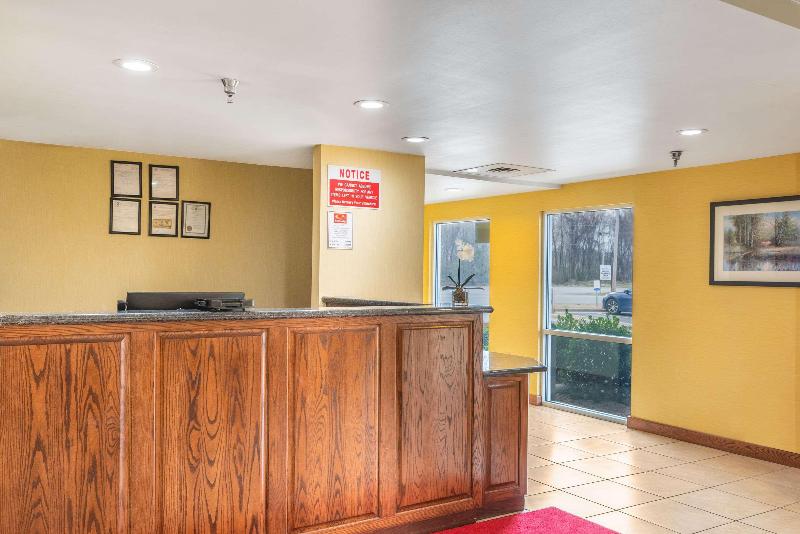 Econo Lodge  Inn AND Suites