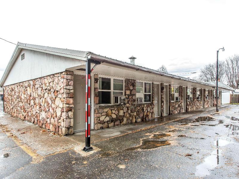 Rodeway Inn La Grande - Island City image