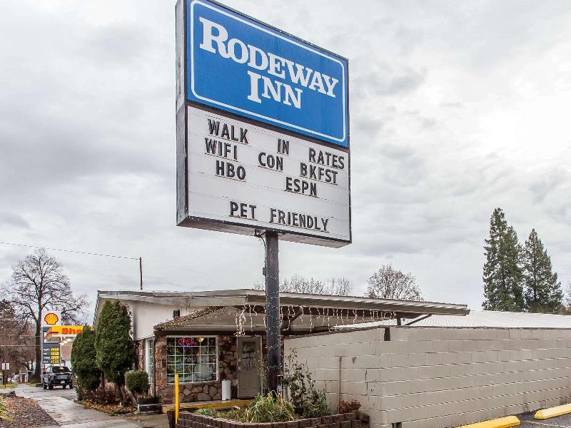 Rodeway Inn La Grande - Island City image