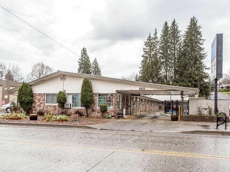Rodeway Inn La Grande - Island City image