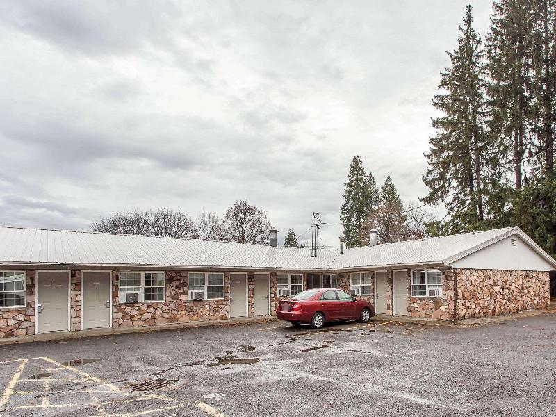Rodeway Inn La Grande - Island City image