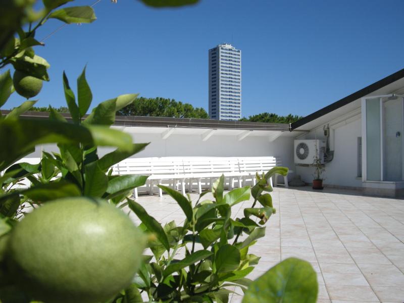 Metron Hotel image