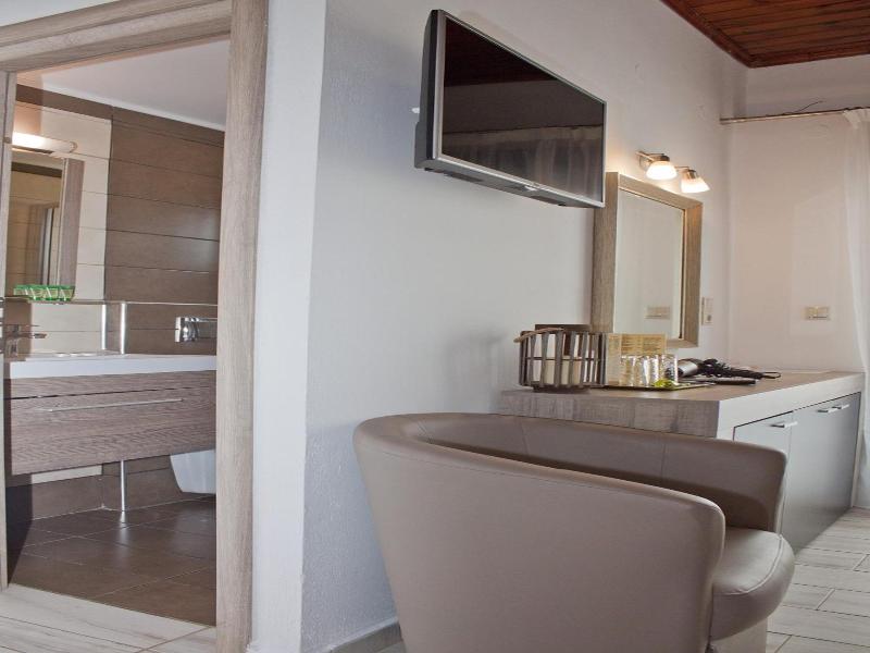 Danaos Hotel image