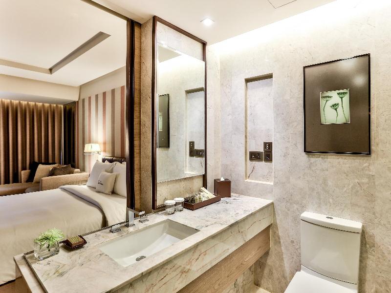 DoubleTree by Hilton Sukhumvit Bangkok image