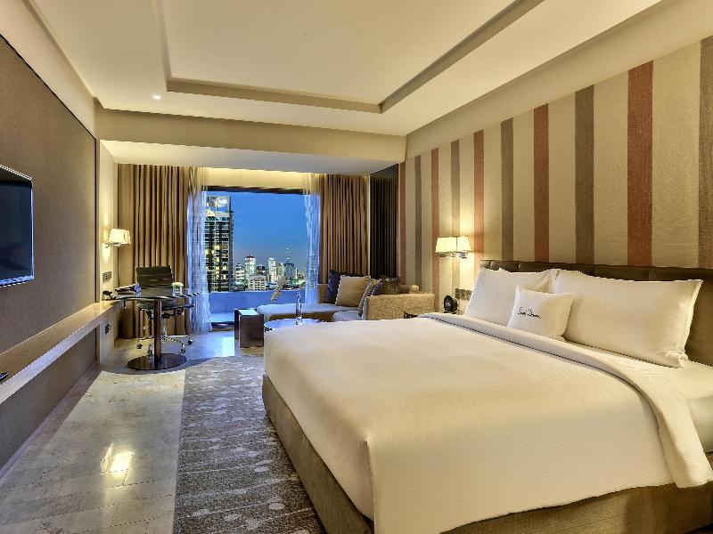 DoubleTree by Hilton Sukhumvit Bangkok image