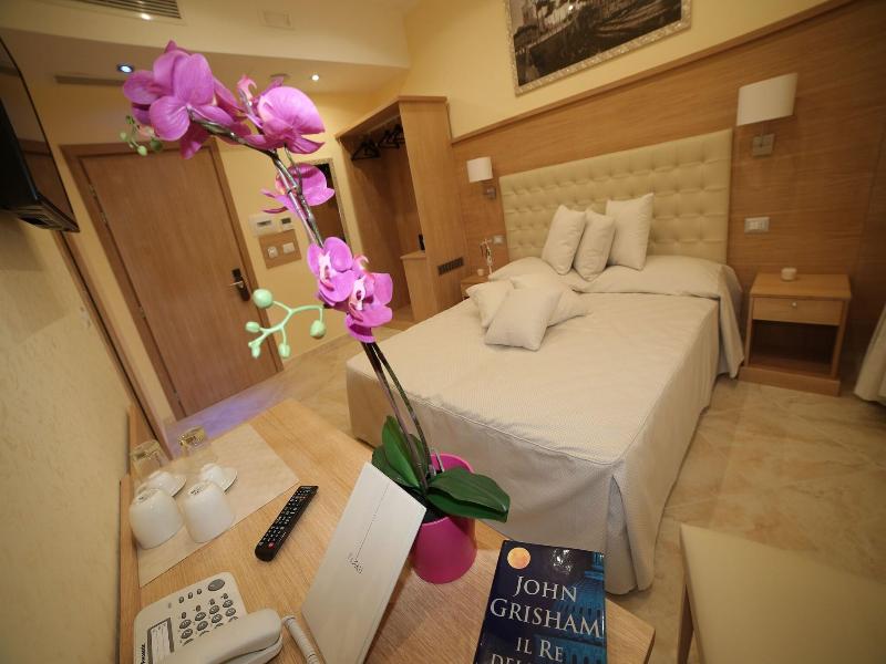 Hotel Esposizione image