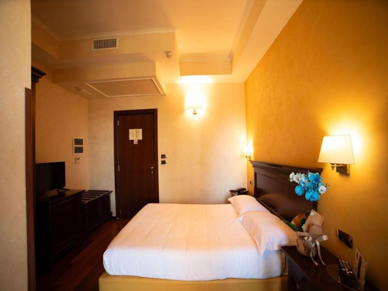 Hotel Teocrito image