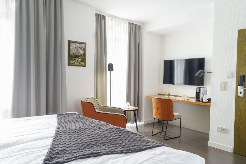 Tante Alma's Bonner Hotel image