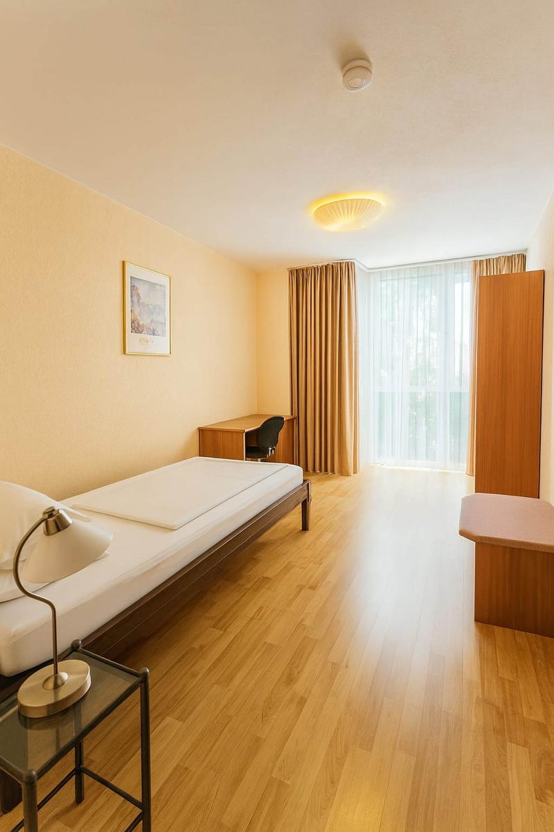 Atomis Hotel Dusseldorf City image